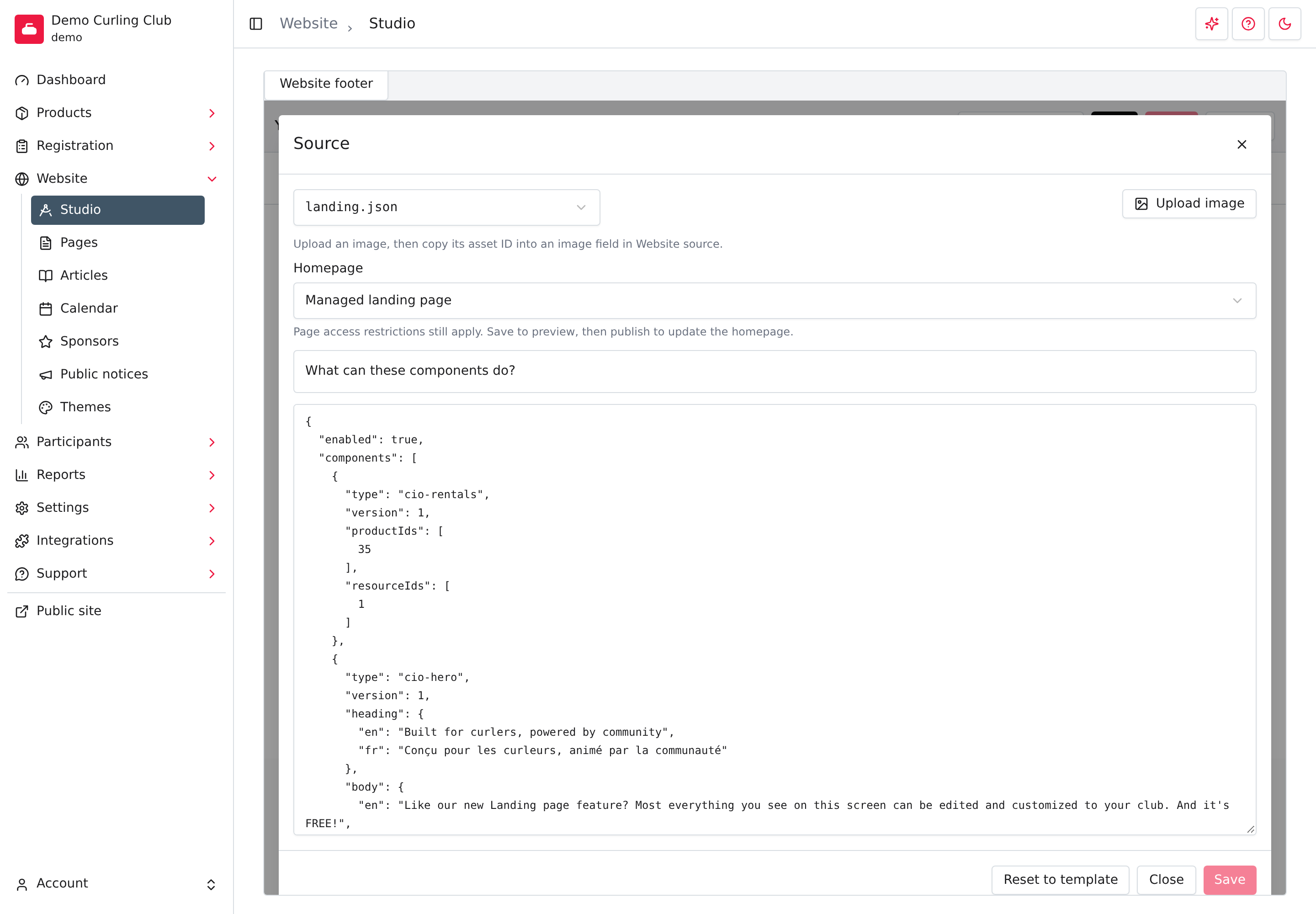 L’éditeur Source du Studio, avec la navigation Site web ouverte et le composant de disponibilité des locations au début de landing.json.